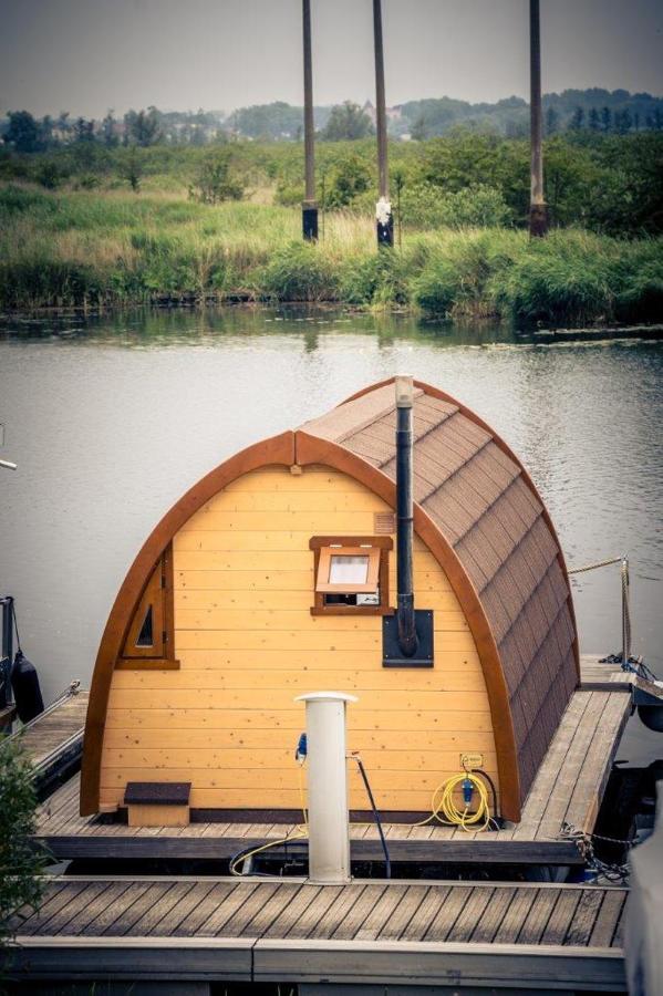 Schwimmpod An Der Peene Anklam Buitenkant foto